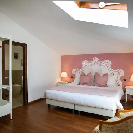 Maison Tuscany Bed & Breakfast 4*