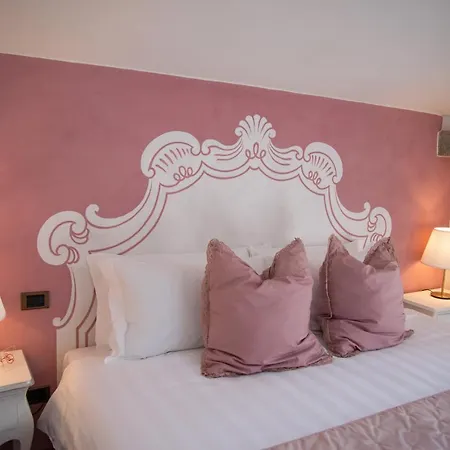 Bed & Breakfast Maison Tuscany *